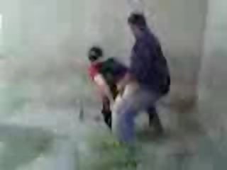 Арабски мама прецака на на улица видео
