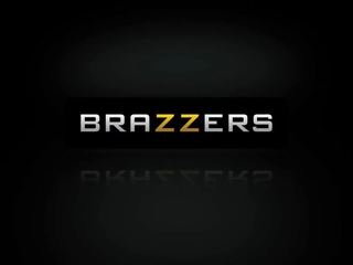 Brazzers - māmiņa got krūtis - izgatavošana vairāk mommies aina