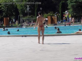 Pantai pengintip/voyeur indah bikini kanak-kanak perempuan tanpa penutup dada jahat weasel