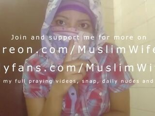 Real Arab عرب وقحة كس Mom Sins In Hijab By Squirting Her Muslim Pussy On Webcam ARABE x rated clip dirty movie movies