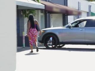 Big black ass in leggings twerking