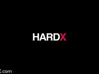 Hardx कुगर बेकार बॉल्स और करता है एनल पीओवी