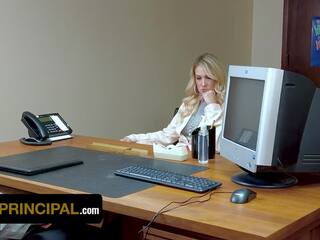 Perv principal - utmerket blond milf blir henne eldre fitte knullet dyp av lascivious principal