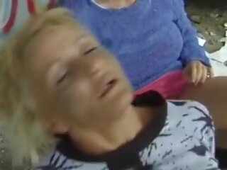 에이 그룹 의 음탕 한 독일의 숙녀 점점 엿 로 약 단단한 putz 옥외