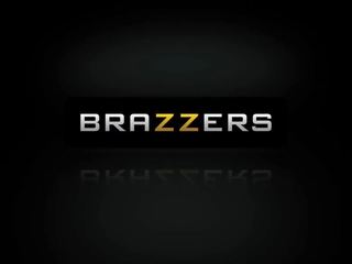 Brazzers - แม่ ได้ หน้าอก - การทำ ทั่ว mommies ฉาก