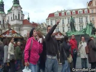 To facet brings jej dom do zespół pieprzyć jej stary sperma otwór