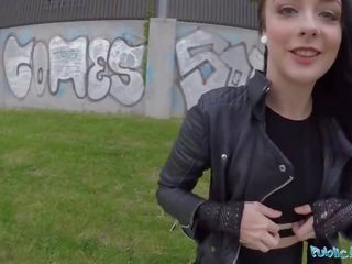 Публічний агент alessa savage отримує creampied на відкритому повітрі