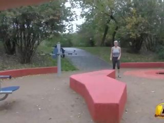 Jump și running gol în public parc de katerina-hartlova