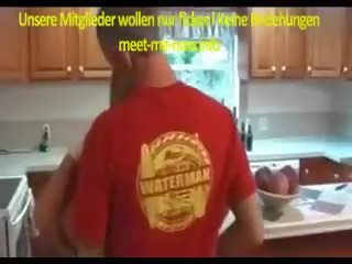 Pizza leveranse henspeiler fucks milf