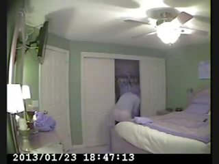 Paslėptas kamera į lova kambarys apie mano mama prigautas gražus masturbacija