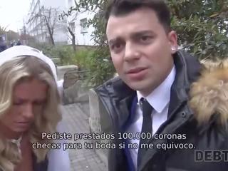 Debt4k. el novio observa cómo do novia tiene relaciones sexuales estafa otro hombre