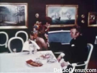 Staromodno x ocenjeno posnetek 1960s - poraščeni ripened rjavolaska - miza za tri