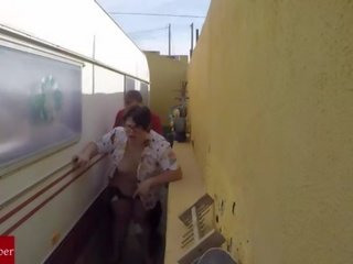 Castigada en el rincón de follar. en la calle en público contra voyeur spycamgui023