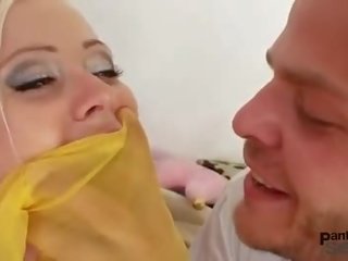 Blonda bibi al naibii ciorapi x evaluat clamă dreapta prin nylon