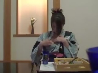 Субтитрами нецензурні сором’язлива японська матуся в yukata в пов