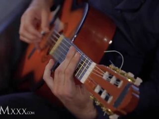 Momxxx guitar tutor cho đa dâm mẹ tôi đã muốn fuck jennifer mendez to mặt